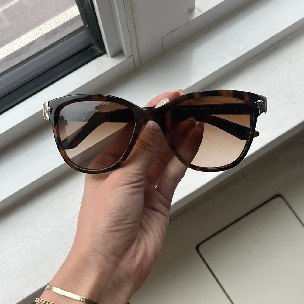 Versace Tortose Sunglasses with Brown Gradient Lenses - Picture 4 of 12